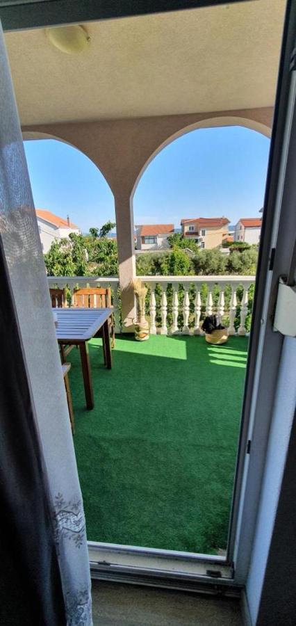 Three Bedroom Apartment Between Trogir And Split Kastela Exterior photo