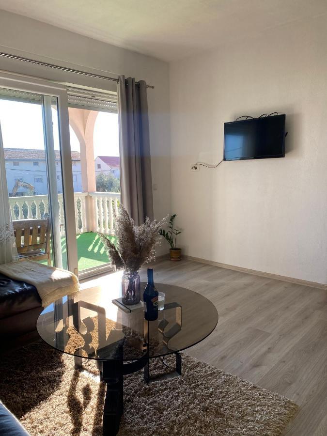 Three Bedroom Apartment Between Trogir And Split Kastela Exterior photo
